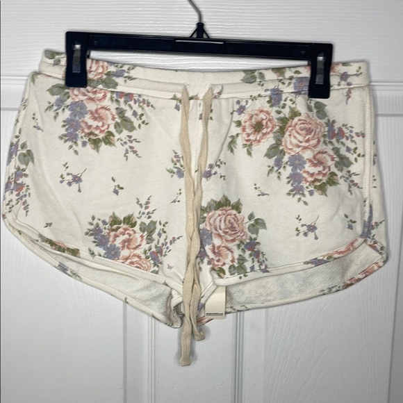Lovestitch Floral Loungewear Shorts Set - Picture 9 of 11